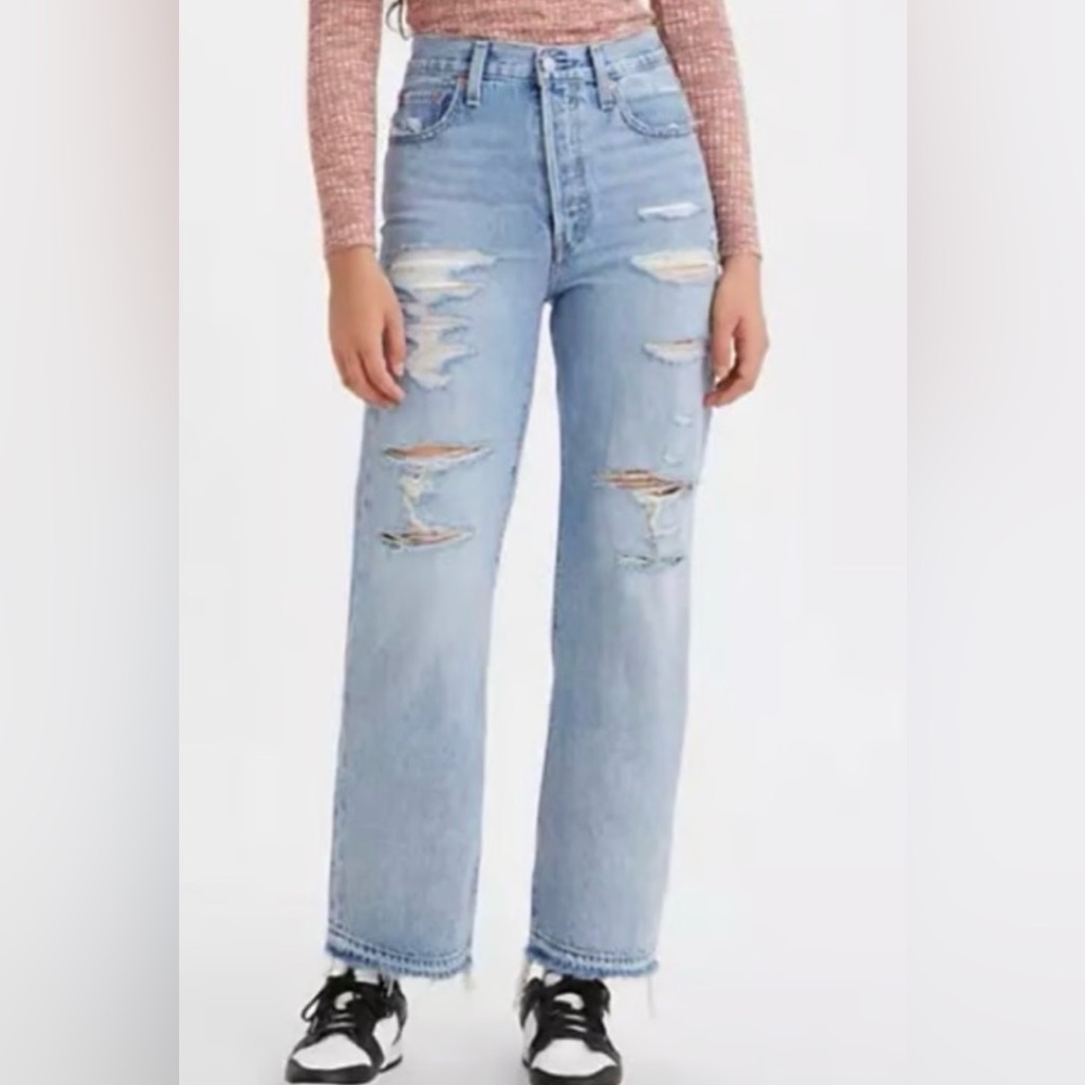 Levi’s Ribcage Straight Ankle Jeans Light Indigo Distressed Size 30 Destructed
